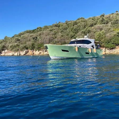 Hotel en barco Maniman Tarento