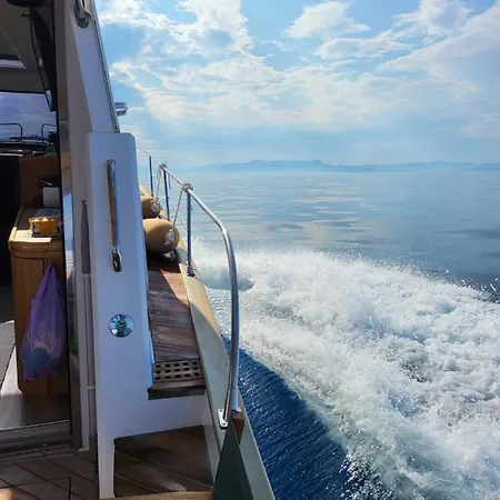 Maniman Hotel en barco